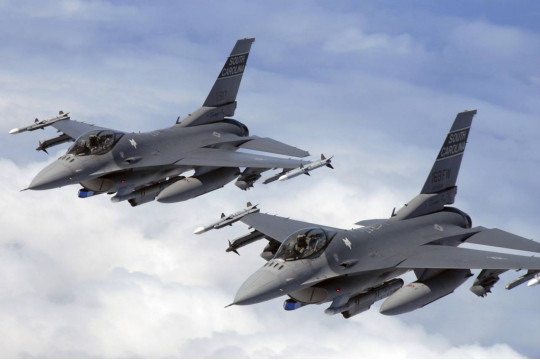 Прийнятною заміною застарілих літаків були б F-16 та F-18, — військовий експерт Денис Томенчук